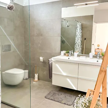 The Luzia House - Sunny 4br With Gardens, Terraces, Ac, On-site Parking