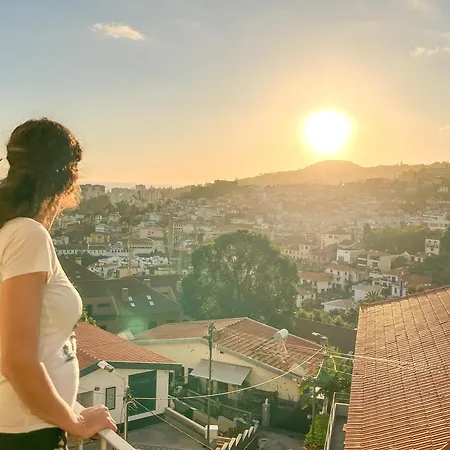 The Luzia House - Sunny 4br With Gardens, Terraces, Ac, On-site Parking 別荘 フンシャル