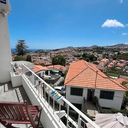 The Luzia House - Sunny 4br With Gardens, Terraces, Ac, On-site Parking * フンシャル