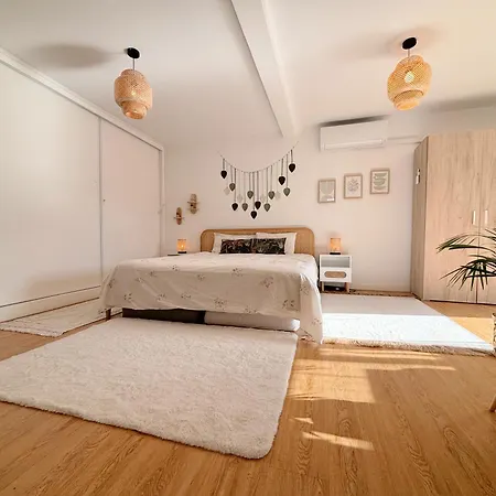 別荘 The Luzia House - Sunny 4br With Gardens, Terraces, Ac, On-site Parking