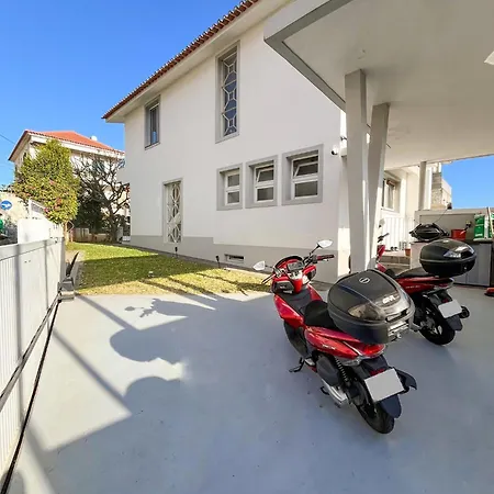 Semesterbostad The Luzia House - Sunny 4br With Gardens, Terraces, Ac, On-site Parking *