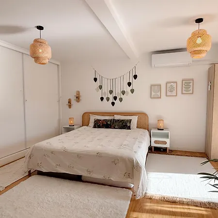 Semesterbostad The Luzia House - Sunny 4br With Gardens, Terraces, Ac, On-site Parking *