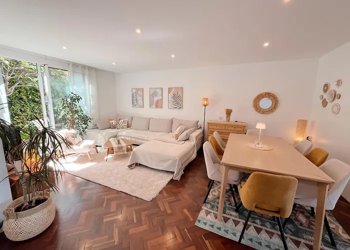 The Luzia House - Sunny 4br With Gardens, Terraces, Ac, On-site Parking Vakantiehuis *