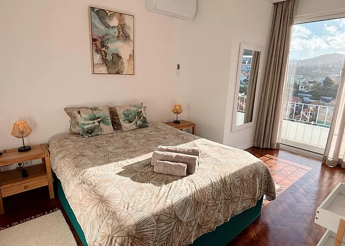 Vakantiehuis The Luzia House - Sunny 4br With Gardens, Terraces, Ac, On-site Parking Funchal (Madeira)