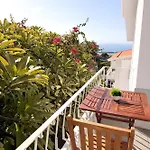 The Luzia House - Sunny 4br With Gardens, Terraces, Ac, On-site Parking * フンシャル