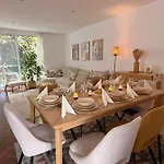 別荘 The Luzia House - Sunny 4br With Gardens, Terraces, Ac, On-site Parking