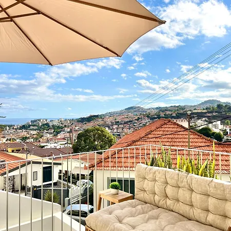 Feriehus The Luzia House - Sunny 4br With Gardens, Terraces, Ac, On-site Parking Funchal (Madeira)