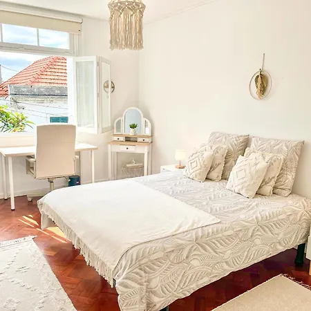 Feriehus The Luzia House - Sunny 4br With Gardens, Terraces, Ac, On-site Parking *