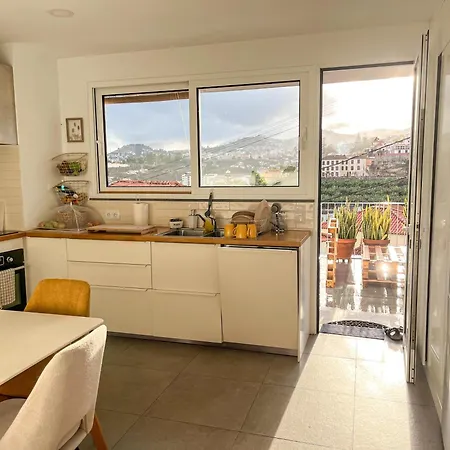 The Luzia House - Sunny 4br With Gardens, Terraces, Ac, On-site Parking Feriehus Funchal (Madeira)