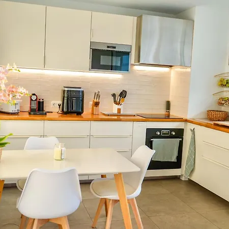 The Luzia House - Sunny 4br With Gardens, Terraces, Ac, On-site Parking Funchal (Madeira)