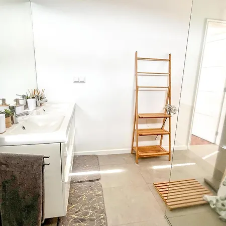 בית נופש The Luzia House - Sunny 4br With Gardens, Terraces, Ac, On-site Parking