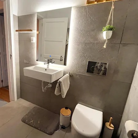 בית נופש The Luzia House - Sunny 4br With Gardens, Terraces, Ac, On-site Parking *
