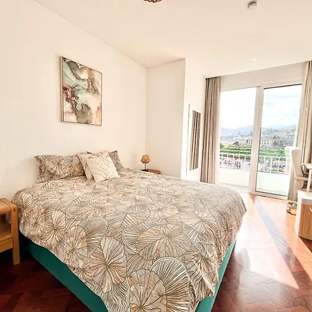 The Luzia House - Sunny 4br With Gardens, Terraces, Ac, On-site Parking