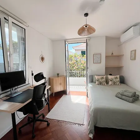 Feriehus The Luzia House - Sunny 4br With Gardens, Terraces, Ac, On-site Parking *