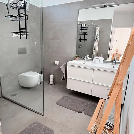 The Luzia House - Sunny 4br With Gardens, Terraces, Ac, On-site Parking