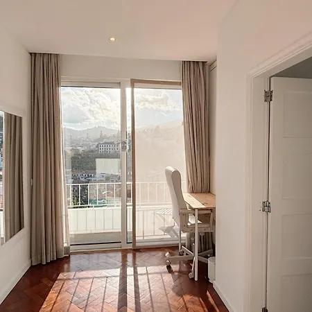 Dom wakacyjny The Luzia House - Sunny 4br With Gardens, Terraces, Ac, On-site Parking