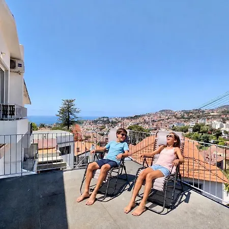 The Luzia House - Sunny 4br With Gardens, Terraces, Ac, On-site Parking Funchal (Madeira)