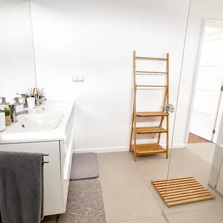 The Luzia House - Sunny 4br With Gardens, Terraces, Ac, On-site Parking