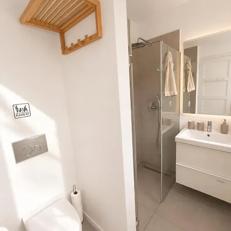 The Luzia House - Sunny 4br With Gardens, Terraces, Ac, On-site Parking Holiday home *