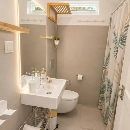 Holiday home The Luzia House - Sunny 4br With Gardens, Terraces, Ac, On-site Parking *