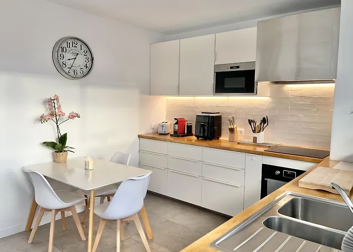The Luzia House - Sunny 4br With Gardens, Terraces, Ac, On-site Parking Σπίτι διακοπών