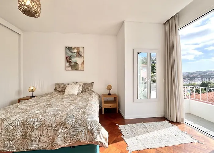 The Luzia House - Sunny 4br With Gardens, Terraces, Ac, On-site Parking Tatil Evi Funchal