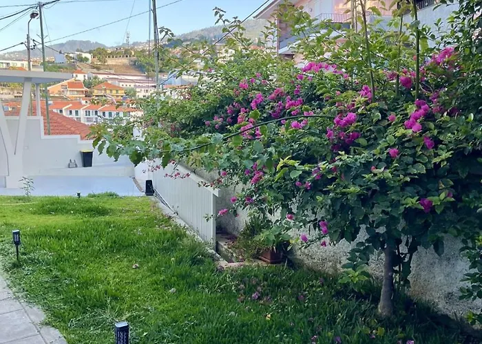 The Luzia House - Sunny 4br With Gardens, Terraces, Ac, On-site Parking * Funchal