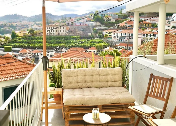 Casa de Férias The Luzia House - Sunny 4br With Gardens, Terraces, Ac, On-site Parking *