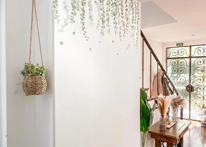 The Luzia House - Sunny 4br With Gardens, Terraces, Ac, On-site Parking