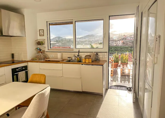 The Luzia House - Sunny 4br With Gardens, Terraces, Ac, On-site Parking Casa de Férias Funchal (Madeira)