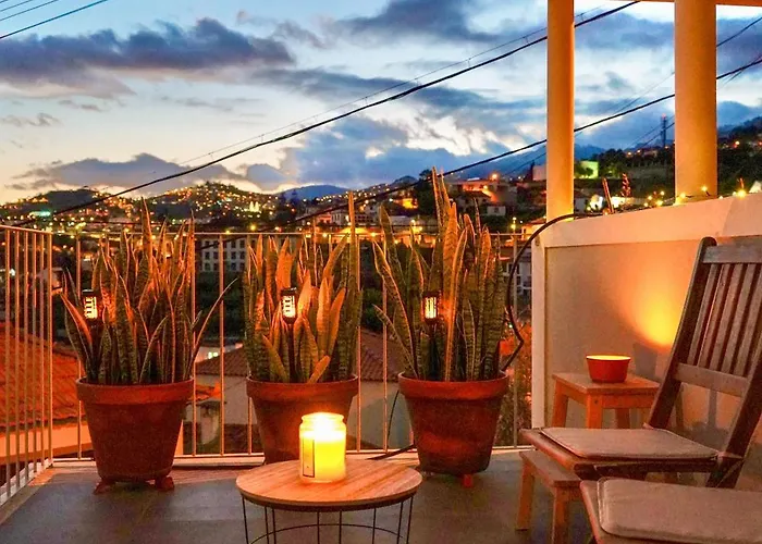 Casa de Férias The Luzia House - Sunny 4br With Gardens, Terraces, Ac, On-site Parking Funchal (Madeira)
