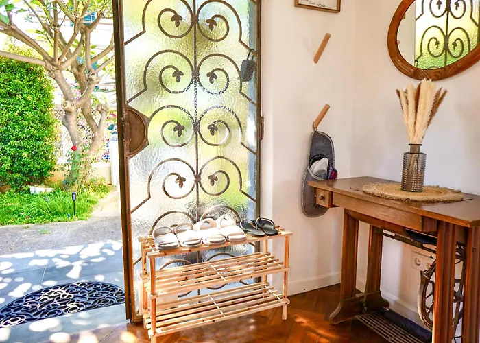 The Luzia House - Sunny 4br With Gardens, Terraces, Ac, On-site Parking Tatil Evi