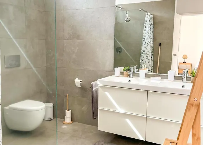 The Luzia House - Sunny 4br With Gardens, Terraces, Ac, On-site Parking