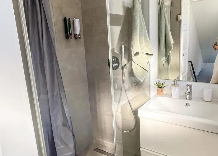 The Luzia House - Sunny 4br With Gardens, Terraces, Ac, On-site Parking *