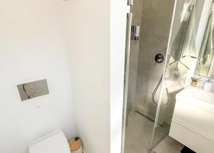 The Luzia House - Sunny 4br With Gardens, Terraces, Ac, On-site Parking Funchal