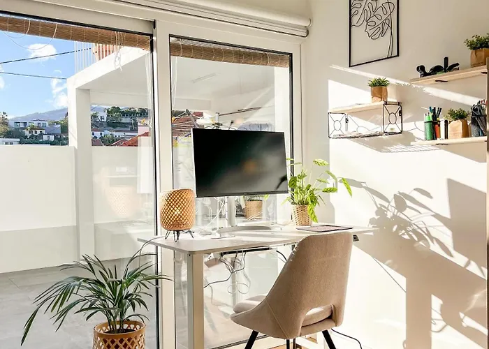 Tatil Evi The Luzia House - Sunny 4br With Gardens, Terraces, Ac, On-site Parking Funchal