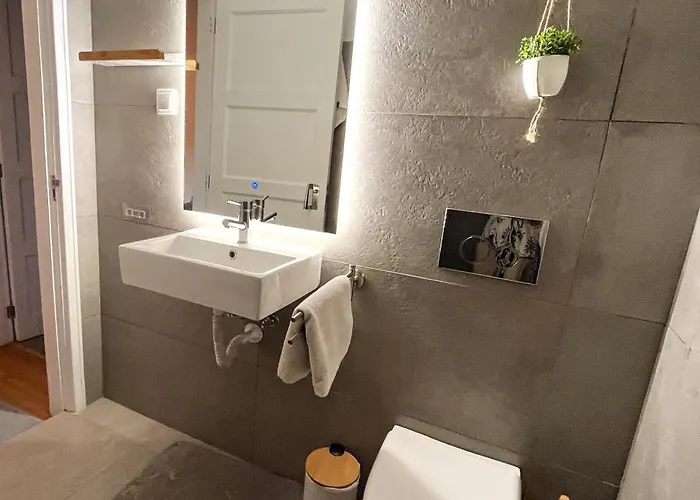 Tatil Evi The Luzia House - Sunny 4br With Gardens, Terraces, Ac, On-site Parking *