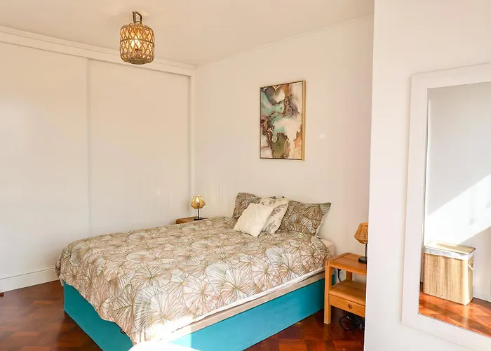 Tatil Evi The Luzia House - Sunny 4br With Gardens, Terraces, Ac, On-site Parking *