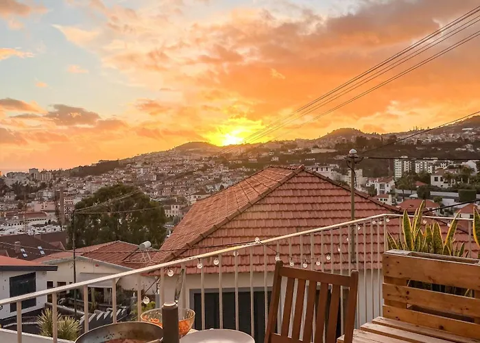 Tatil Evi The Luzia House - Sunny 4br With Gardens, Terraces, Ac, On-site Parking