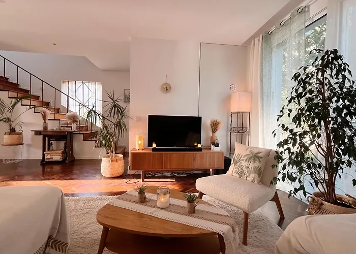 The Luzia House - Sunny 4br With Gardens, Terraces, Ac, On-site Parking Tatil Evi *