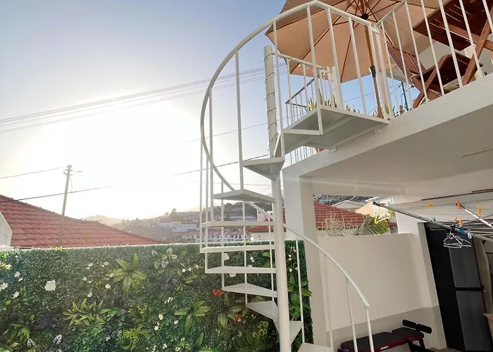 Tatil Evi The Luzia House - Sunny 4br With Gardens, Terraces, Ac, On-site Parking *