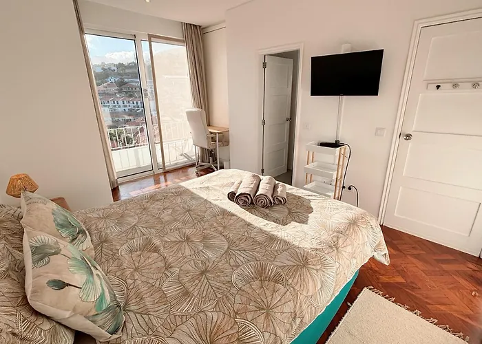 The Luzia House - Sunny 4br With Gardens, Terraces, Ac, On-site Parking Casa de Férias *