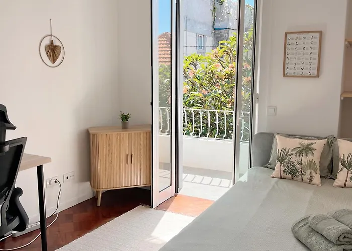 Tatil Evi The Luzia House - Sunny 4br With Gardens, Terraces, Ac, On-site Parking *