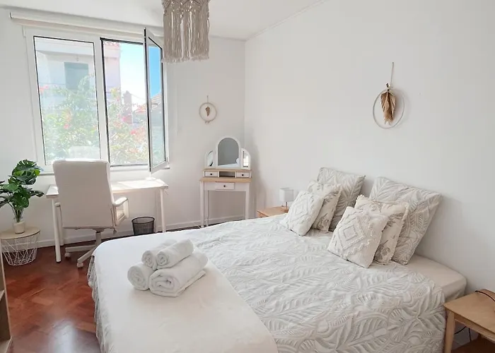 The Luzia House - Sunny 4br With Gardens, Terraces, Ac, On-site Parking Tatil Evi Funchal