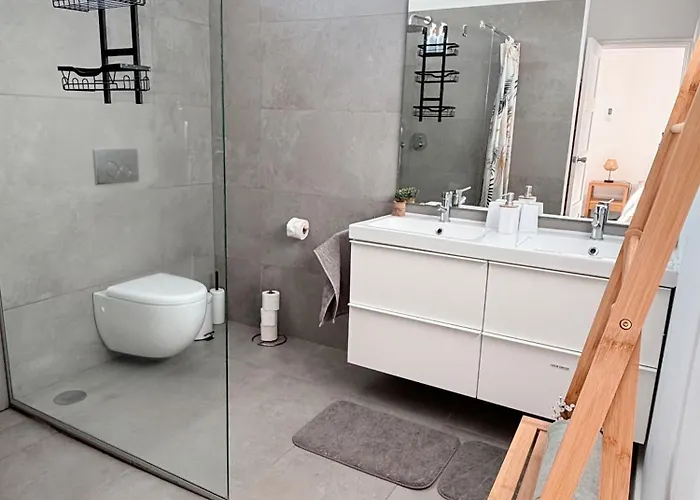 The Luzia House - Sunny 4br With Gardens, Terraces, Ac, On-site Parking