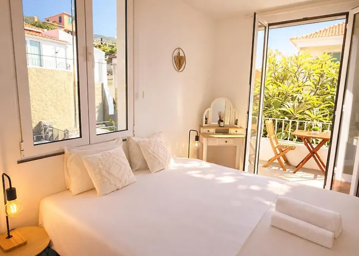 The Luzia House - Sunny 4br With Gardens, Terraces, Ac, On-site Parking Funchal (Madeira)