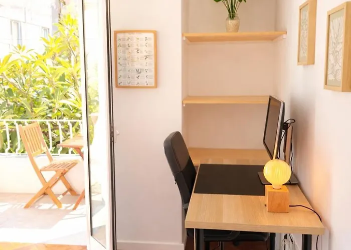 Casa de Férias The Luzia House - Sunny 4br With Gardens, Terraces, Ac, On-site Parking *