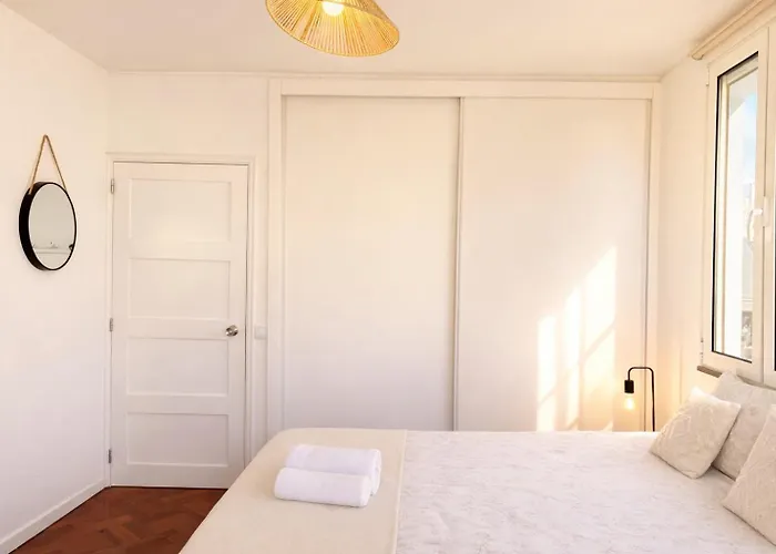 Casa de Férias The Luzia House - Sunny 4br With Gardens, Terraces, Ac, On-site Parking Funchal (Madeira)