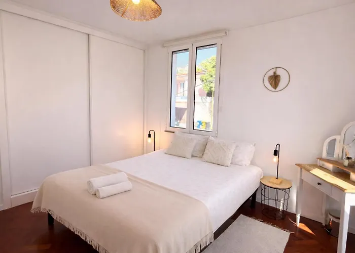 Casa de Férias The Luzia House - Sunny 4br With Gardens, Terraces, Ac, On-site Parking Funchal (Madeira)