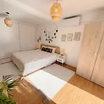 The Luzia House - Sunny 4br With Gardens, Terraces, Ac, On-site Parking 펜션 푼샬
